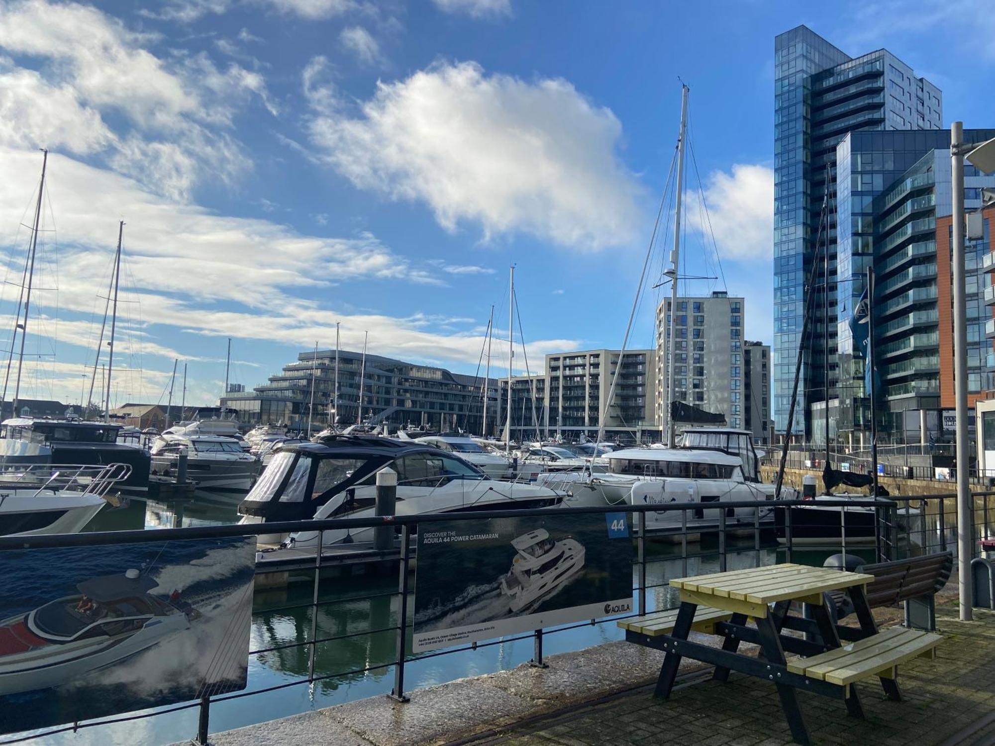 2 Bedroom Near Ocean Village Marina Port Apartment Southampton Esterno foto