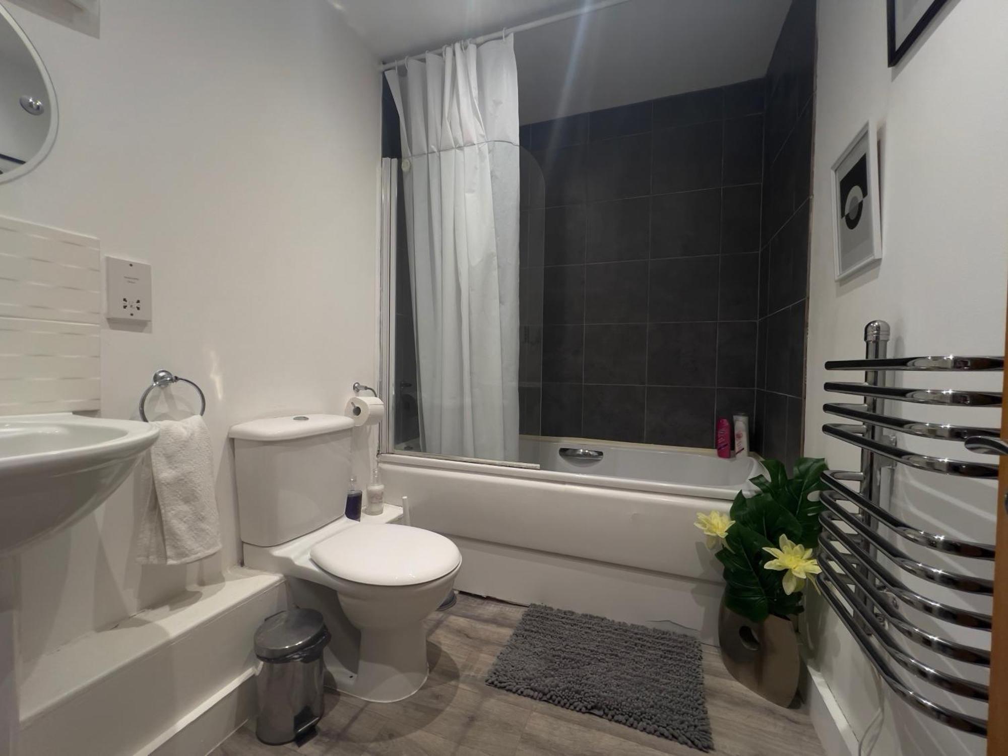 2 Bedroom Near Ocean Village Marina Port Apartment Southampton Esterno foto